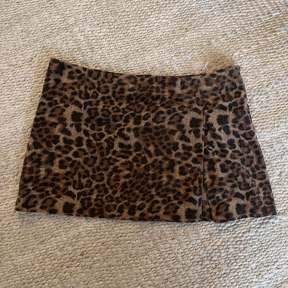 Leopard print mini skirt